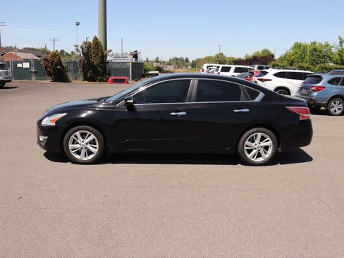 Used 2015 Nissan Altima 2.5 SV w/ Convenience Package FWD image 8