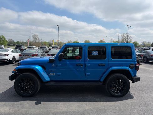 Used 2022 Jeep Wrangler Unlimited Sahara w/ Cold Weather Group image 37