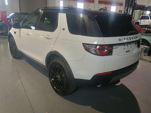 Used 2019 Land Rover Discovery Sport SE image 3