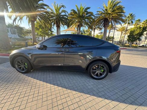 Used 2024 Tesla Model Y Long Range RWD image 8