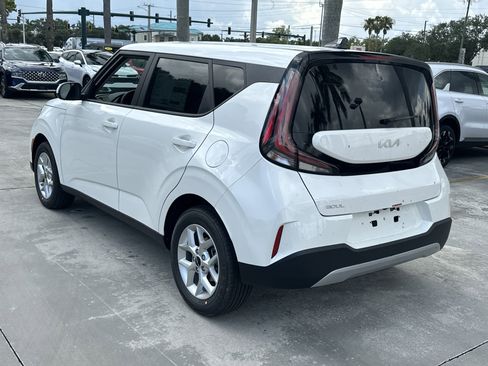 New 2025 Kia Soul LX w/ LX Technology Package image 8