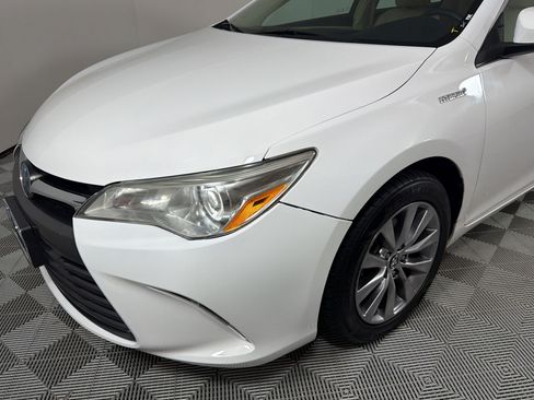 Used 2017 Toyota Camry XLE w/ Moonroof Package FWD image 10