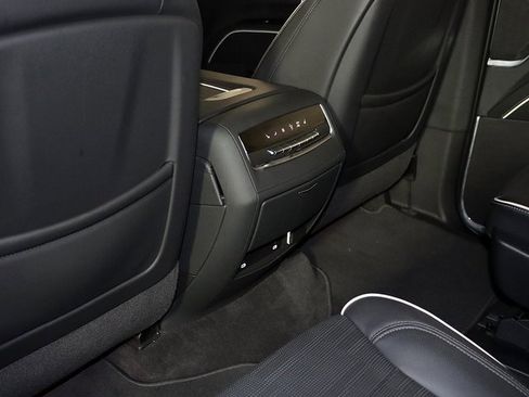 Used 2023 Cadillac Escalade ESV Premium Luxury image 16