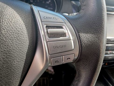 Used 2015 Nissan Rogue SL w/ SL Premium Package FWD image 11