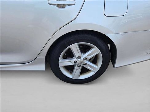 Used 2013 Toyota Camry SE image 19