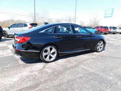 Certified 2018 Honda Accord Touring image 3