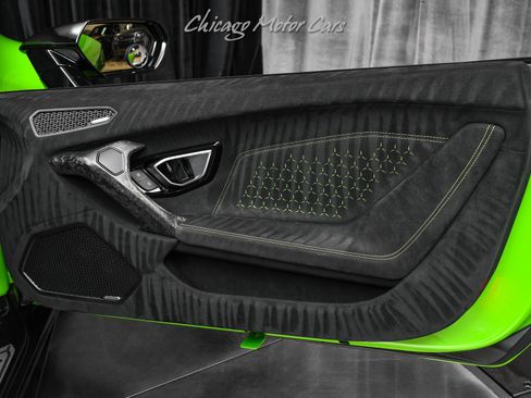 Used 2018 Lamborghini Huracan Performante AWD/4WD image 26