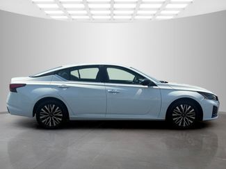 Used 2025 Nissan Altima 2.5 SV FWD video 2
