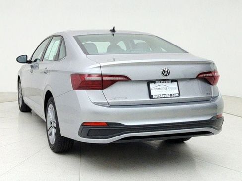 Used 2024 Volkswagen Jetta SE image 6