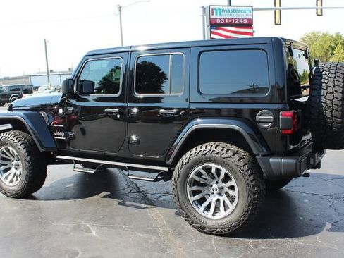 Used 2024 Jeep Wrangler Sahara image 9