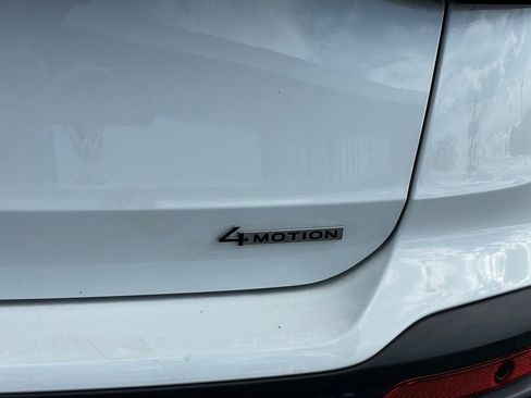 Certified 2025 Volkswagen Taos SE image 26