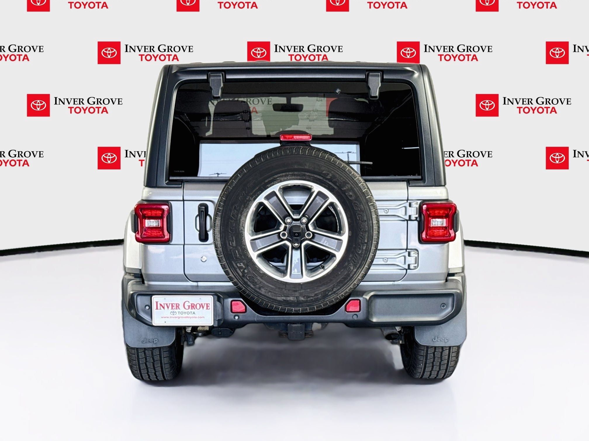 Used 2018 Jeep Wrangler Unlimited Sahara w/ Uconnect 4C Nav & Sound Group AWD/4WD image 6