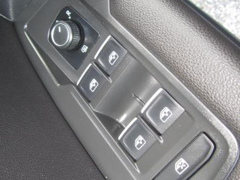 Used 2019 Volkswagen Tiguan SE image 24