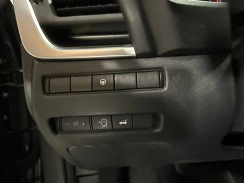 Used 2025 Nissan Rogue SV FWD image 21