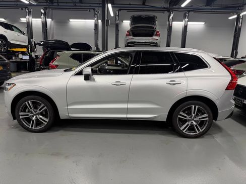 Used 2021 Volvo XC60 T5 Momentum w/ Advanced Package AWD/4WD image 3