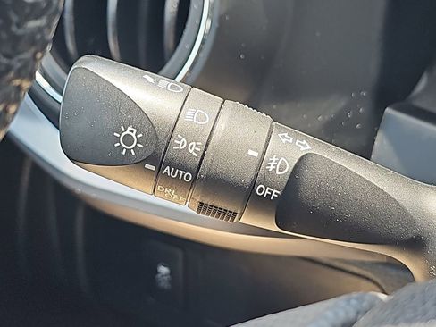 Used 2022 Toyota Tacoma SR5 AWD/4WD image 35