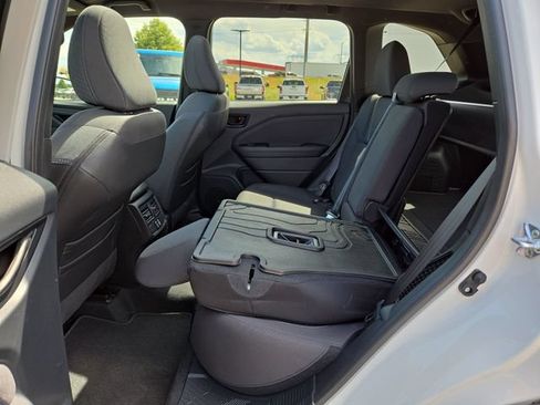Used 2025 Subaru Forester Premium AWD/4WD image 34