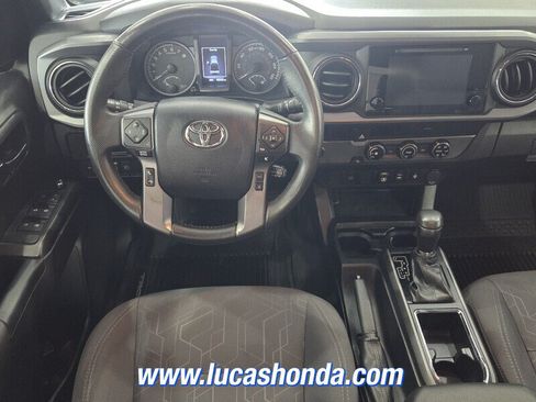 Used 2018 Toyota Tacoma TRD Sport RWD image 9