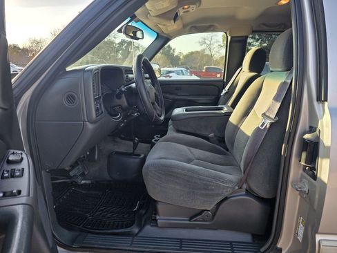Used 2005 Chevrolet Silverado 2500 LS image 11