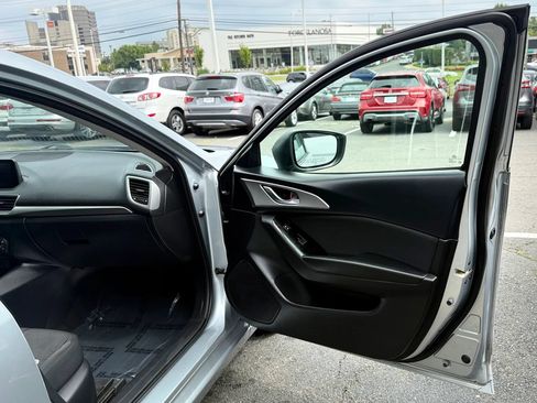 Used 2018 MAZDA MAZDA3 Sport w/ Preferred Equipment Package FWD image 31