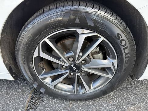Certified 2024 Kia Forte LXS w/ LXS Technology Package FWD image 44