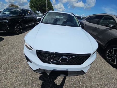 Used 2026 Volvo XC40 B5 Plus AWD/4WD image 3