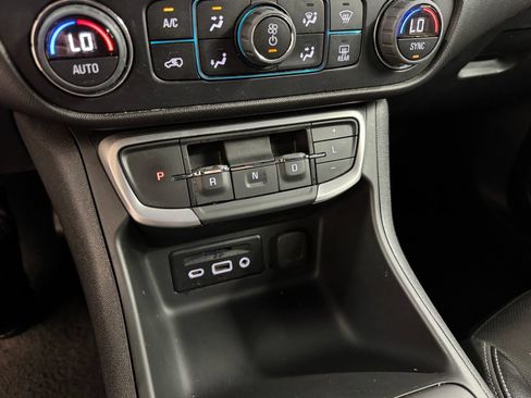 Used 2024 GMC Terrain SLT AWD/4WD image 24