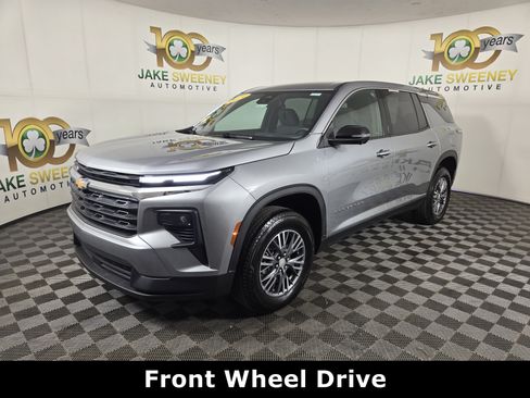 Used 2024 Chevrolet Traverse LS FWD image 3