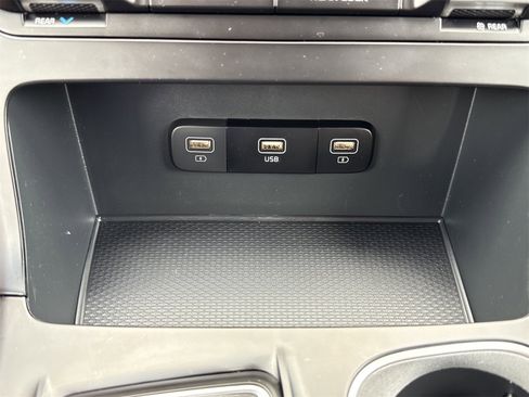 Used 2024 Kia Carnival LX image 26