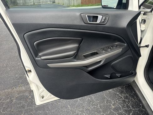 Used 2019 Ford EcoSport Titanium image 5
