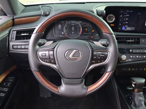 Certified 2025 Lexus ES 350 Ultra Luxury image 18