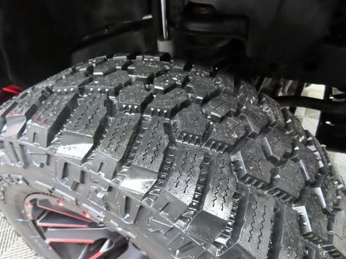 Used 2017 Jeep Wrangler Unlimited Sahara w/ Connectivity Group image 7