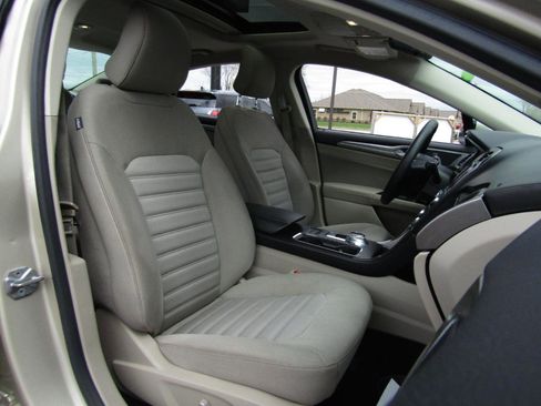 Used 2017 Ford Fusion SE image 29