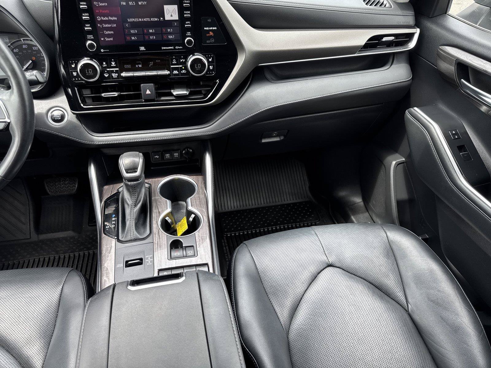 Used 2021 Toyota Highlander Limited FWD image 16