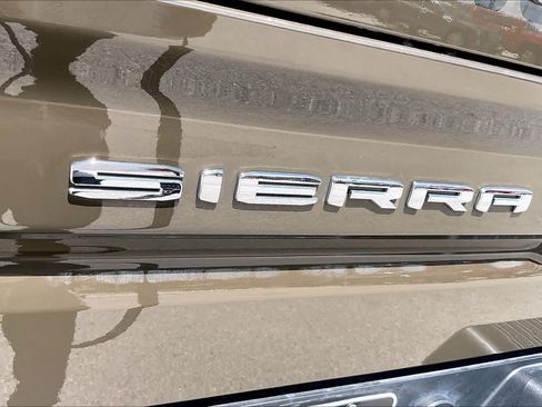 Used 2023 GMC Sierra 1500 AT4 w/ AT4 Premium Package AWD/4WD image 10