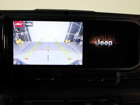 Used 2024 Jeep Gladiator Rubicon w/ Technology Group image 28