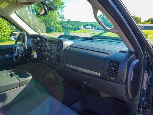 Used 2011 GMC Sierra 1500 SLE w/ SLE Preferred Package image 17