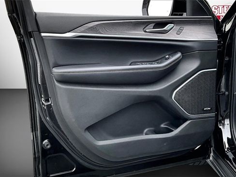 Used 2021 Jeep Grand Cherokee L Limited image 19