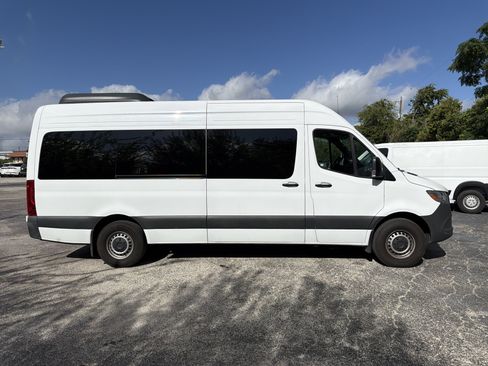Used 2025 Mercedes-Benz Sprinter 2500 image 6