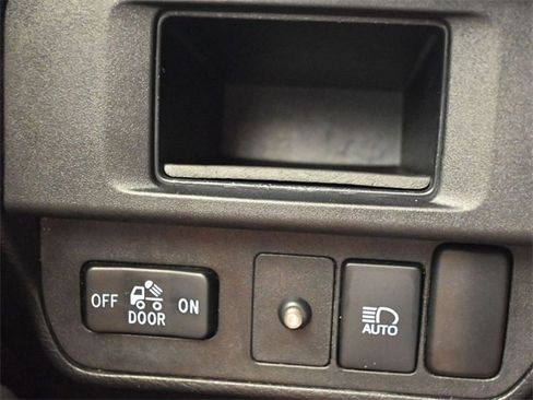 Used 2018 Toyota Tacoma SR5 image 23