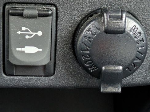 Used 2015 Toyota RAV4 LE image 22