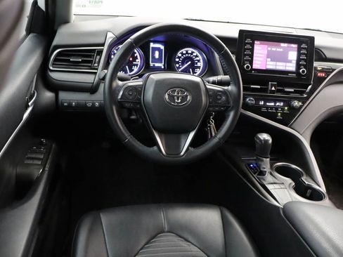 Used 2022 Toyota Camry SE FWD image 4