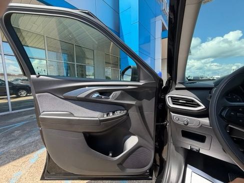 Used 2023 Chevrolet TrailBlazer LS FWD image 20