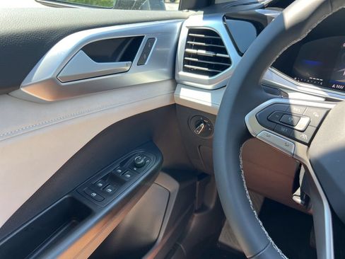 New 2026 Volkswagen Taos SE FWD image 18