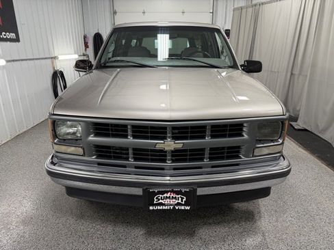 Used 1999 Chevrolet Suburban 2WD image 2