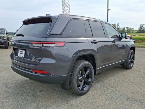 New 2025 Jeep Grand Cherokee Altitude image 4