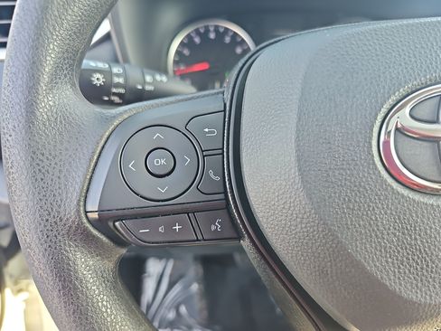 Used 2021 Toyota RAV4 XLE w/ Convenience Package FWD image 18