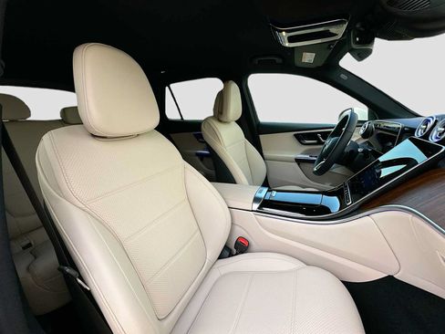 Used 2026 Mercedes-Benz GLC 300 4MATIC image 28