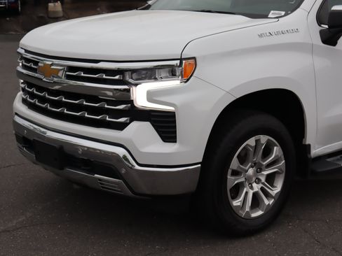 Used 2023 Chevrolet Silverado 1500 LTZ AWD/4WD image 6