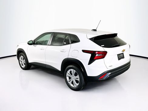 Used 2025 Chevrolet Trax LS FWD image 5